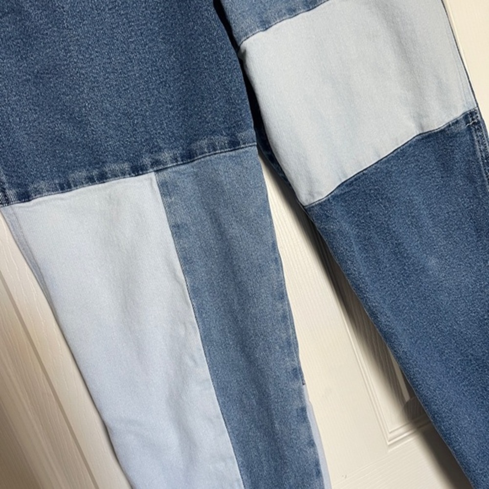 Hollister Ultra‎ High-Rise Mom Jeans Patchwork Two-Tone Denim Size 7 / W28 L27 - Picture 3 of 16